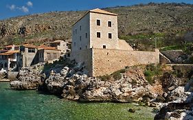 Μαυρομιχάλαι
